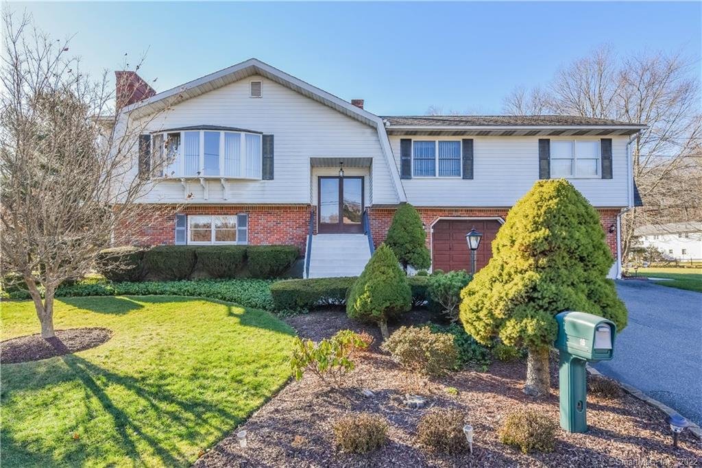 Single family 4 bedrooms 3 baths